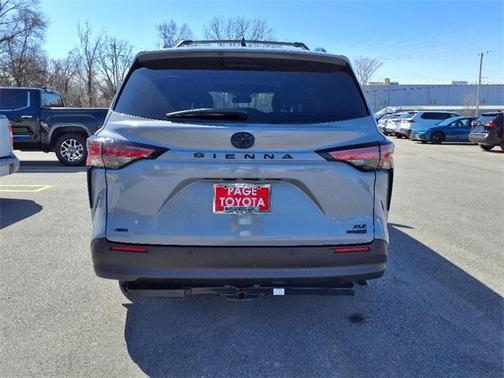 2022 Toyota Sienna XLE