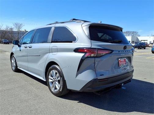 2022 Toyota Sienna XLE