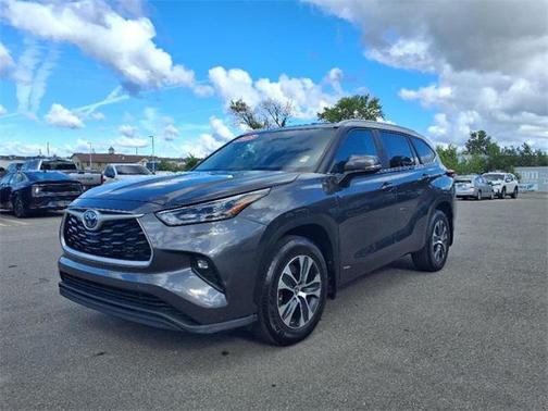 2023 Toyota Highlander Hybrid XLE