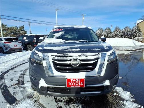 2024 Nissan Pathfinder SV