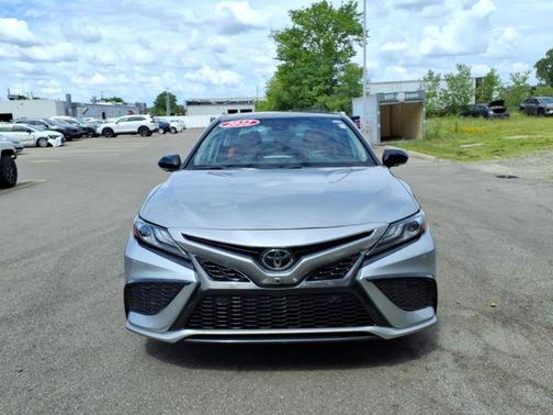 Celestial Silver Metallic/Midnight Black Metallic 2022 Toyota Camry XSE