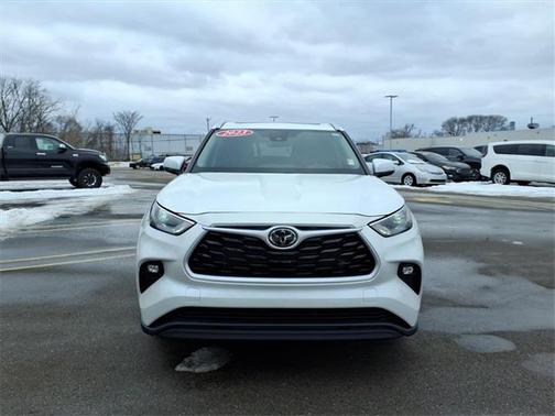 2023 Toyota Highlander XLE