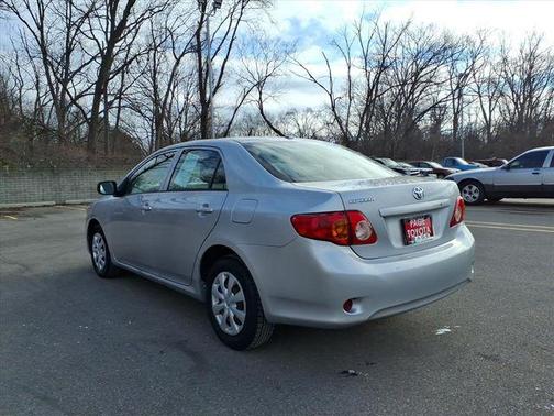 Classic Silver 2009 Toyota Corolla LE