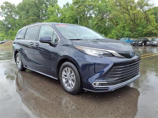 2022 Toyota Sienna XLE 7 Passenger