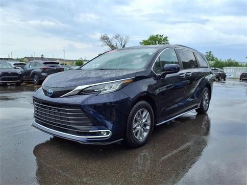 2022 Toyota Sienna XLE 7 Passenger