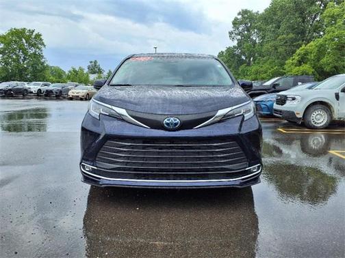 2022 Toyota Sienna XLE 7 Passenger