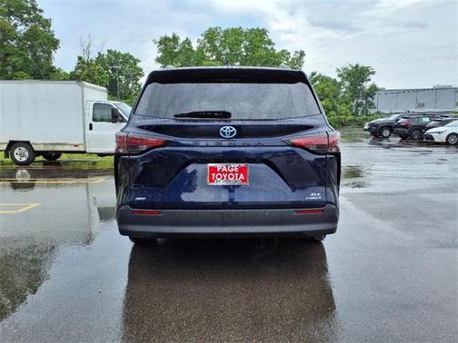 2022 Toyota Sienna XLE 7 Passenger