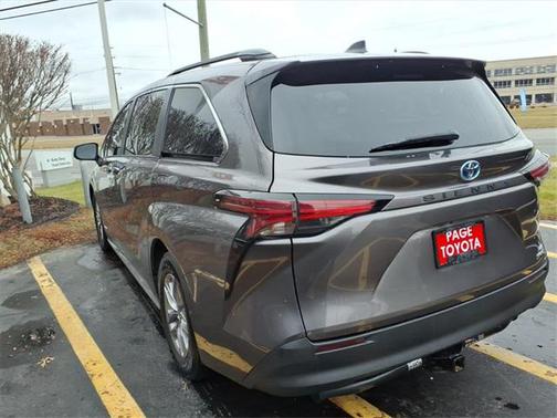 2021 Toyota Sienna LE