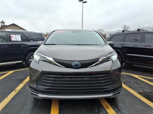 2021 Toyota Sienna LE