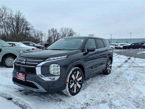 2025 Mitsubishi Outlander SE