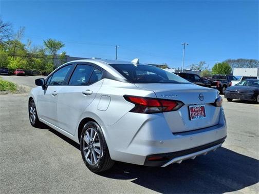 2023 Nissan Versa 1.6 SV