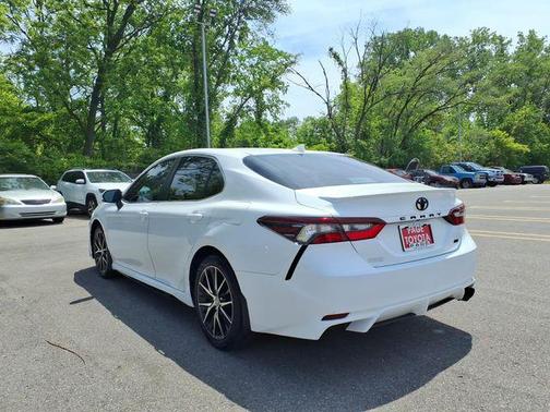 Ice Cap 2024 Toyota Camry SE