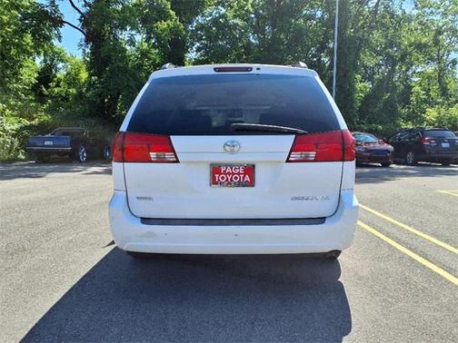 2005 Toyota Sienna LE