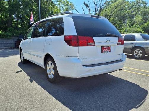 2005 Toyota Sienna LE