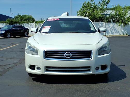 Pearl White 2014 Nissan Maxima SV