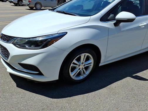 Summit White 2016 Chevrolet Cruze LT Auto