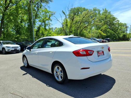 Summit White 2016 Chevrolet Cruze LT Auto