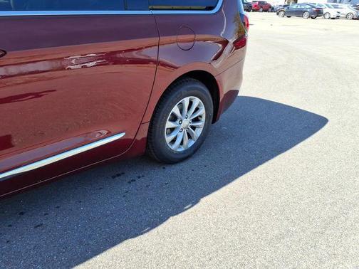 Velvet Red Pearlcoat 2018 Chrysler Pacifica Touring-L