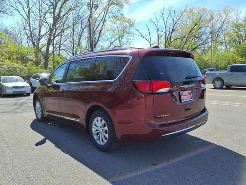 Velvet Red Pearlcoat 2018 Chrysler Pacifica Touring-L