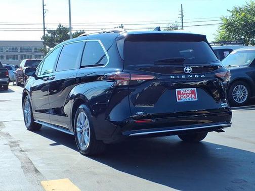 Midnight Black Metallic 2022 Toyota Sienna Limited