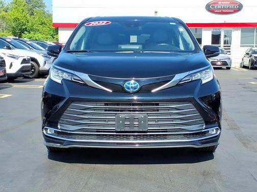 Midnight Black Metallic 2022 Toyota Sienna Limited