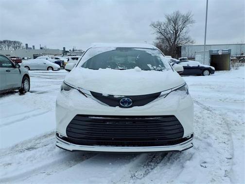 2021 Toyota Sienna XLE 7 Passenger