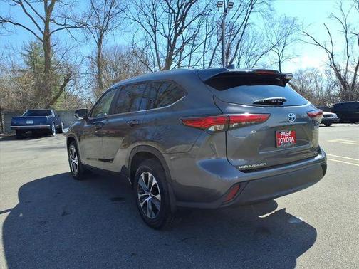 Magnetic Gray Metallic 2023 Toyota Highlander Hybrid XLE