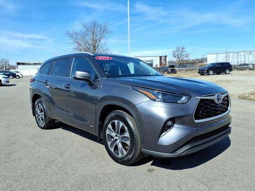 Magnetic Gray Metallic 2023 Toyota Highlander Hybrid XLE