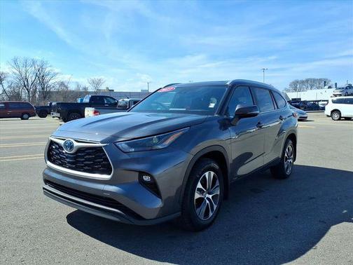 Magnetic Gray Metallic 2023 Toyota Highlander Hybrid XLE