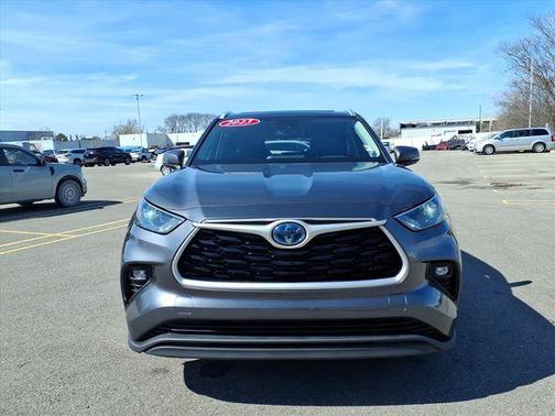 Magnetic Gray Metallic 2023 Toyota Highlander Hybrid XLE