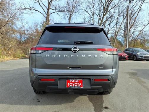 2024 Nissan Pathfinder SV