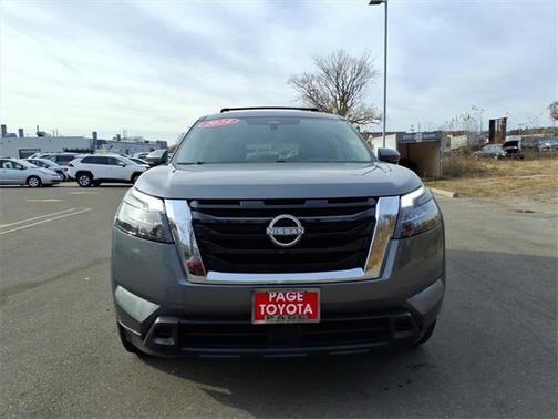 2024 Nissan Pathfinder SV