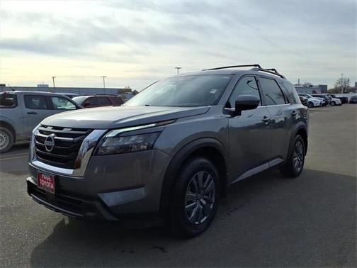 2024 Nissan Pathfinder SV