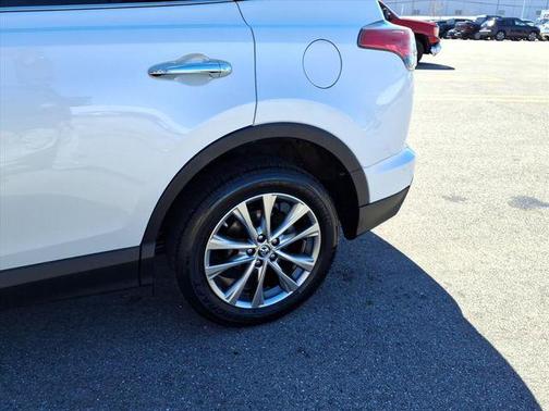 Blizzard Pearl 2017 Toyota RAV4 Limited