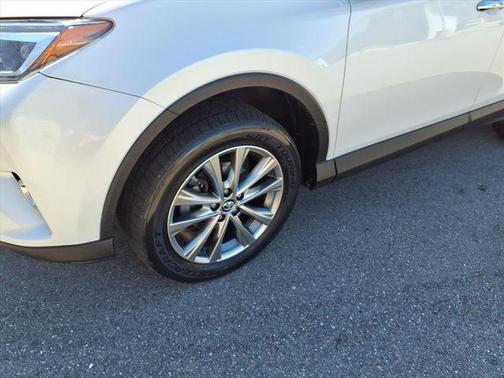 Blizzard Pearl 2017 Toyota RAV4 Limited