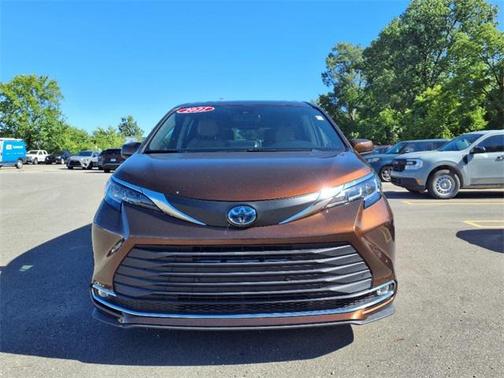 2021 Toyota Sienna XLE 7 Passenger