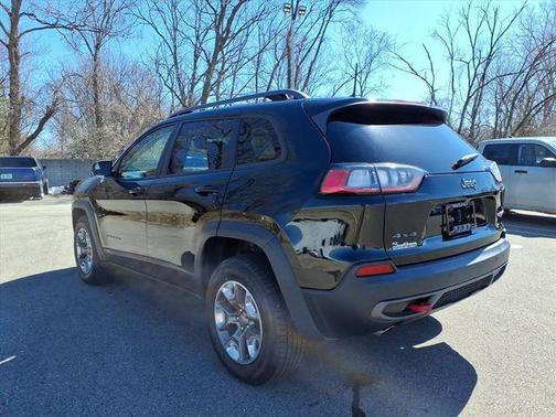 Diamond Black Crystal Pearlcoat 2019 Jeep Cherokee Trailhawk