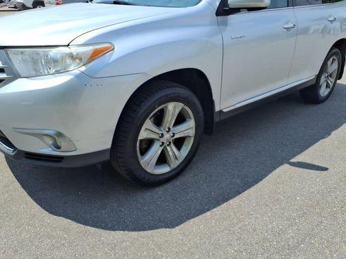 Classic Silver Metallic 2012 Toyota Highlander Limited