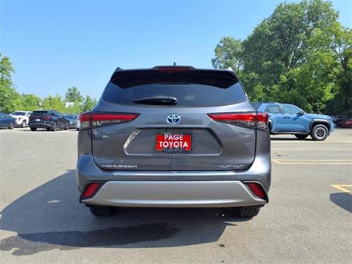 2023 Toyota Highlander Hybrid Platinum