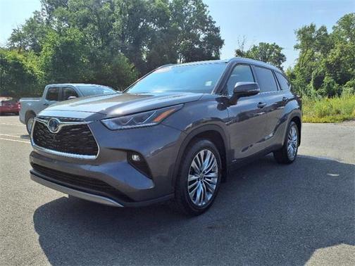 2023 Toyota Highlander Hybrid Platinum