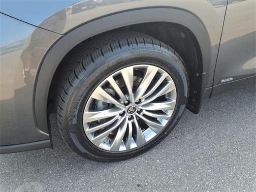 2023 Toyota Highlander Hybrid Platinum