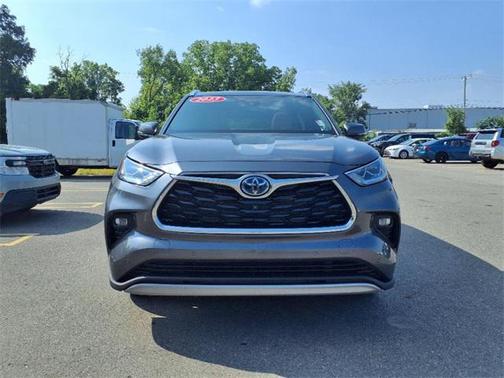 2023 Toyota Highlander Hybrid Platinum