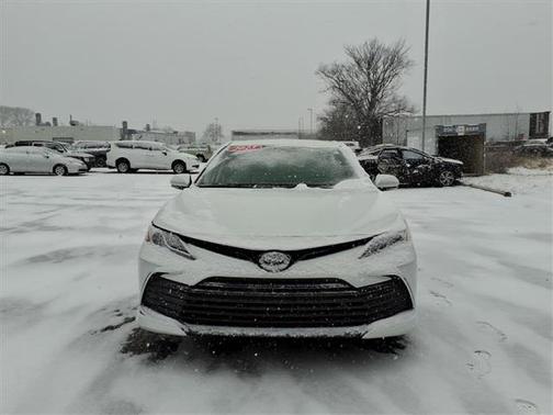 2023 Toyota Camry Hybrid XLE