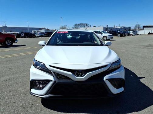 Ice Cap 2023 Toyota Camry SE