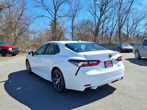 Ice Cap 2023 Toyota Camry SE