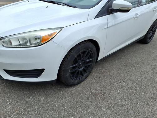 Oxford White 2015 Ford Focus SE