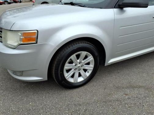 Ingot Silver 2011 Ford Flex SE