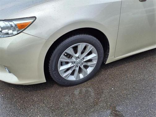 2015 Lexus ES 300h Base