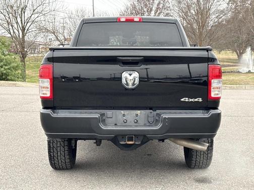 2022 RAM 3500 Tradesman Crew Cab 4x4 6'4' Box