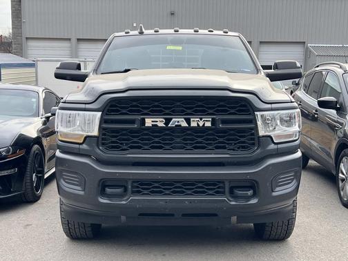 2022 RAM 3500 Tradesman Crew Cab 4x4 6'4' Box